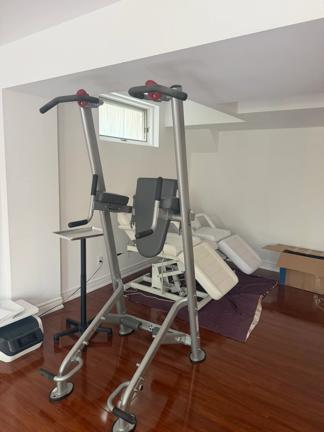Pull up machine