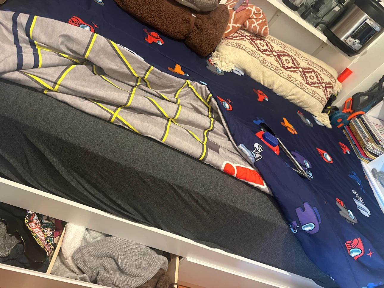 Vendo cama  y cajoneras - photo 4