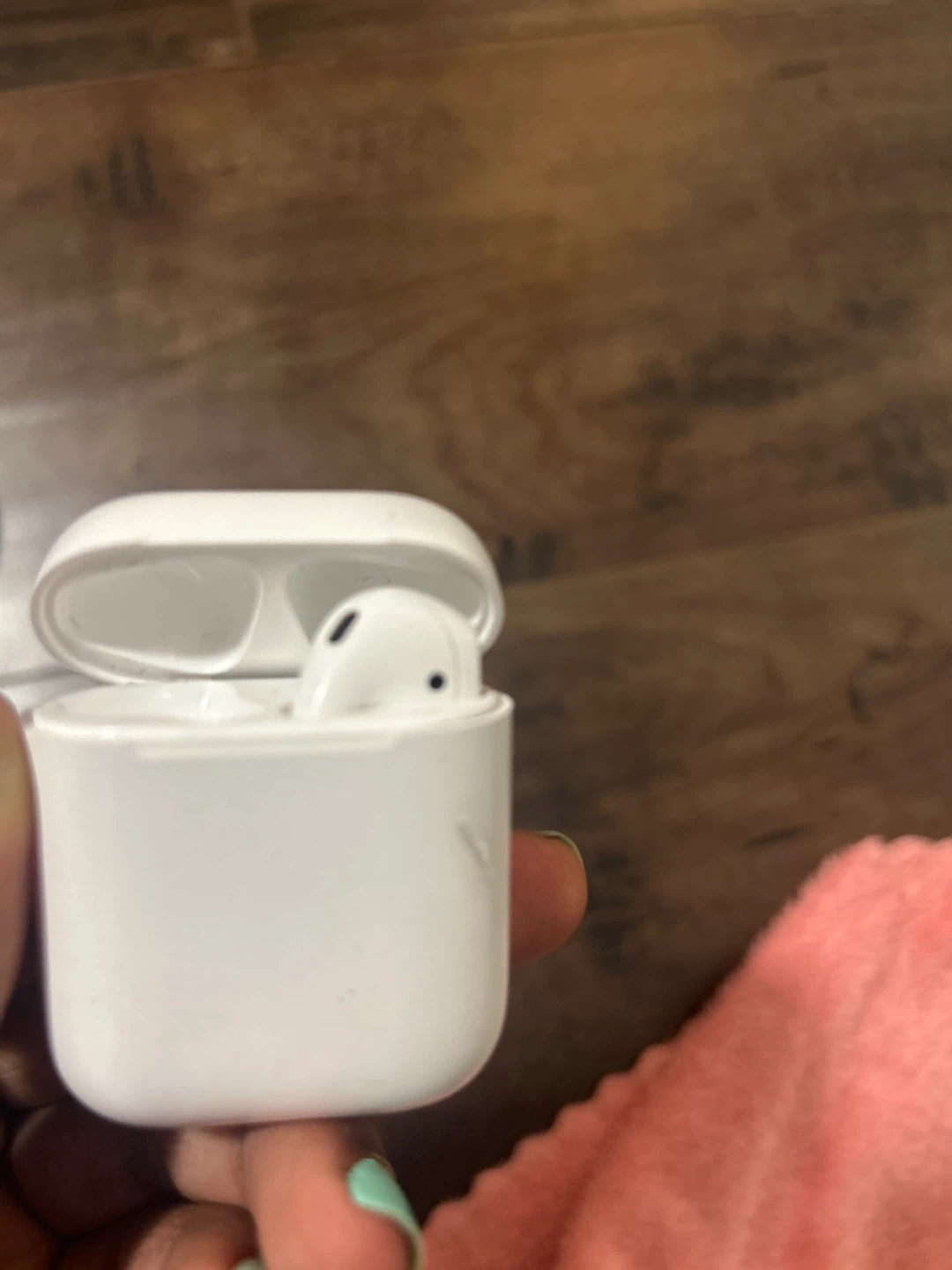 Apple AirPods (2nd generation) with Charging Case