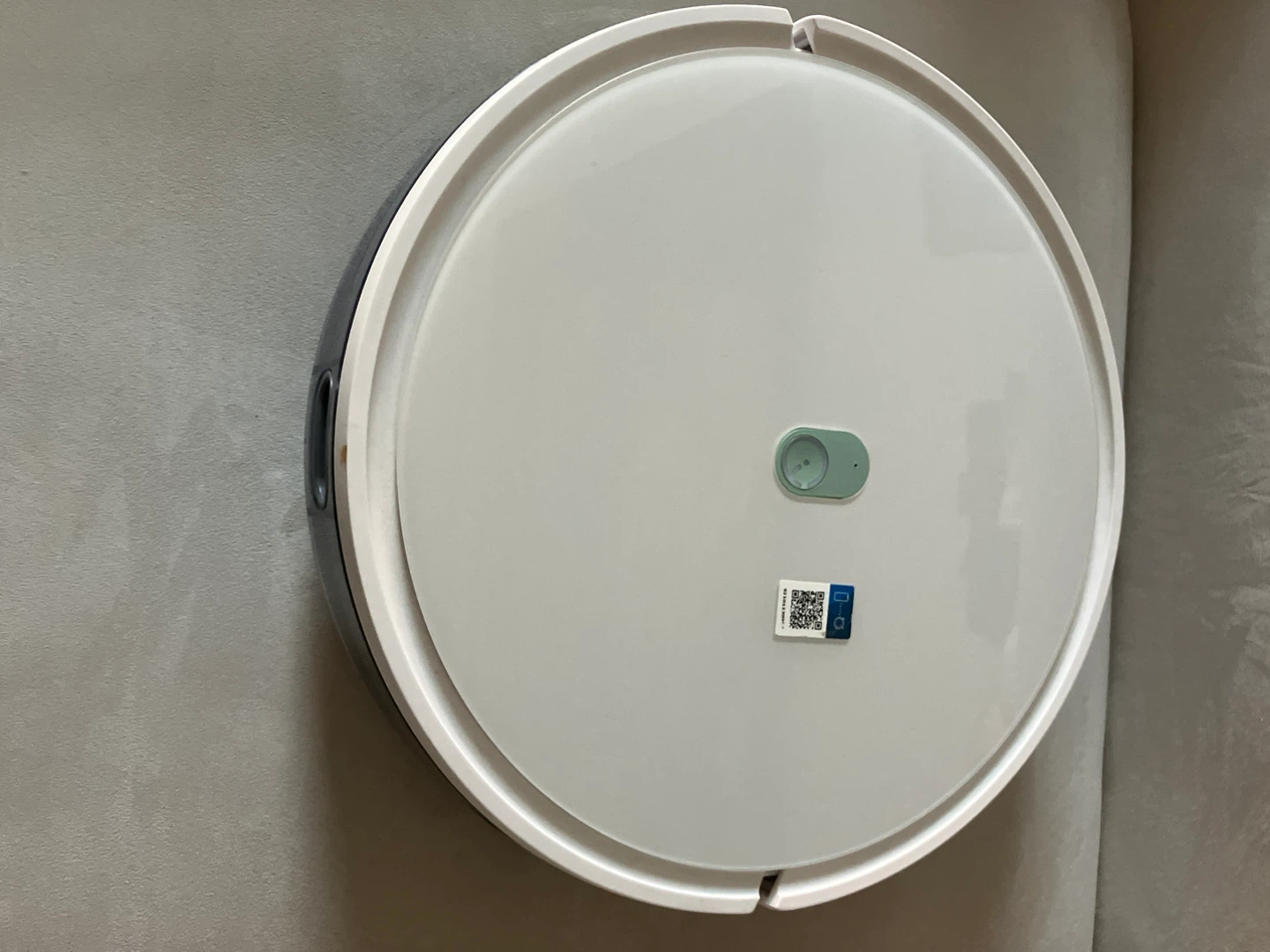 Vacuum Robot with Charging Dock