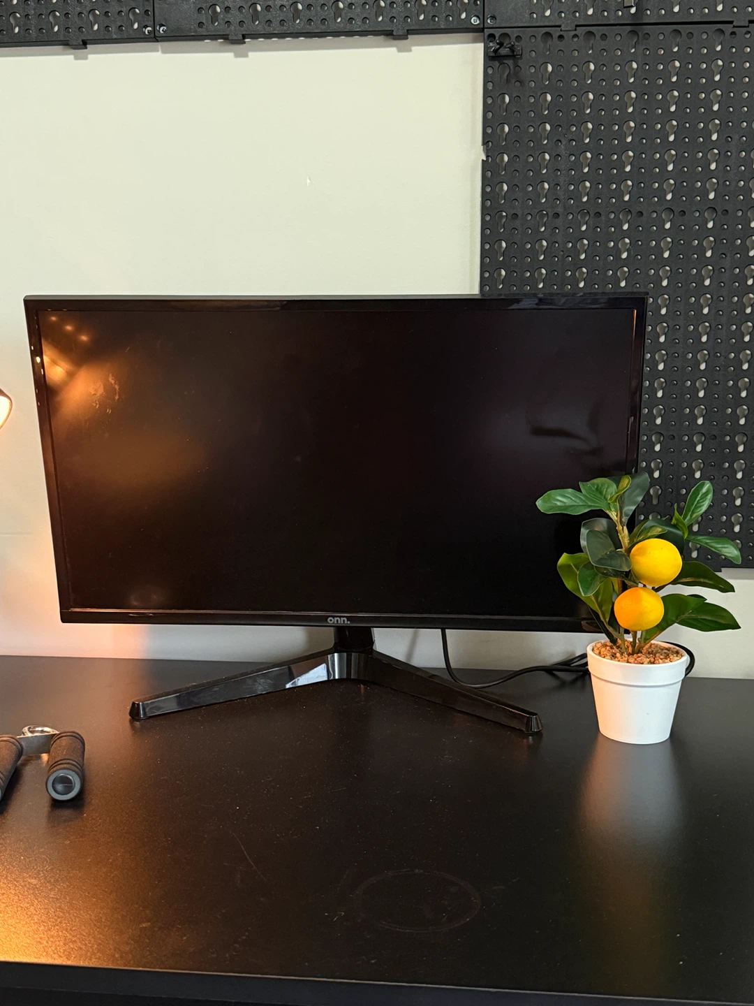 Onn. 22" Monitor - photo 2