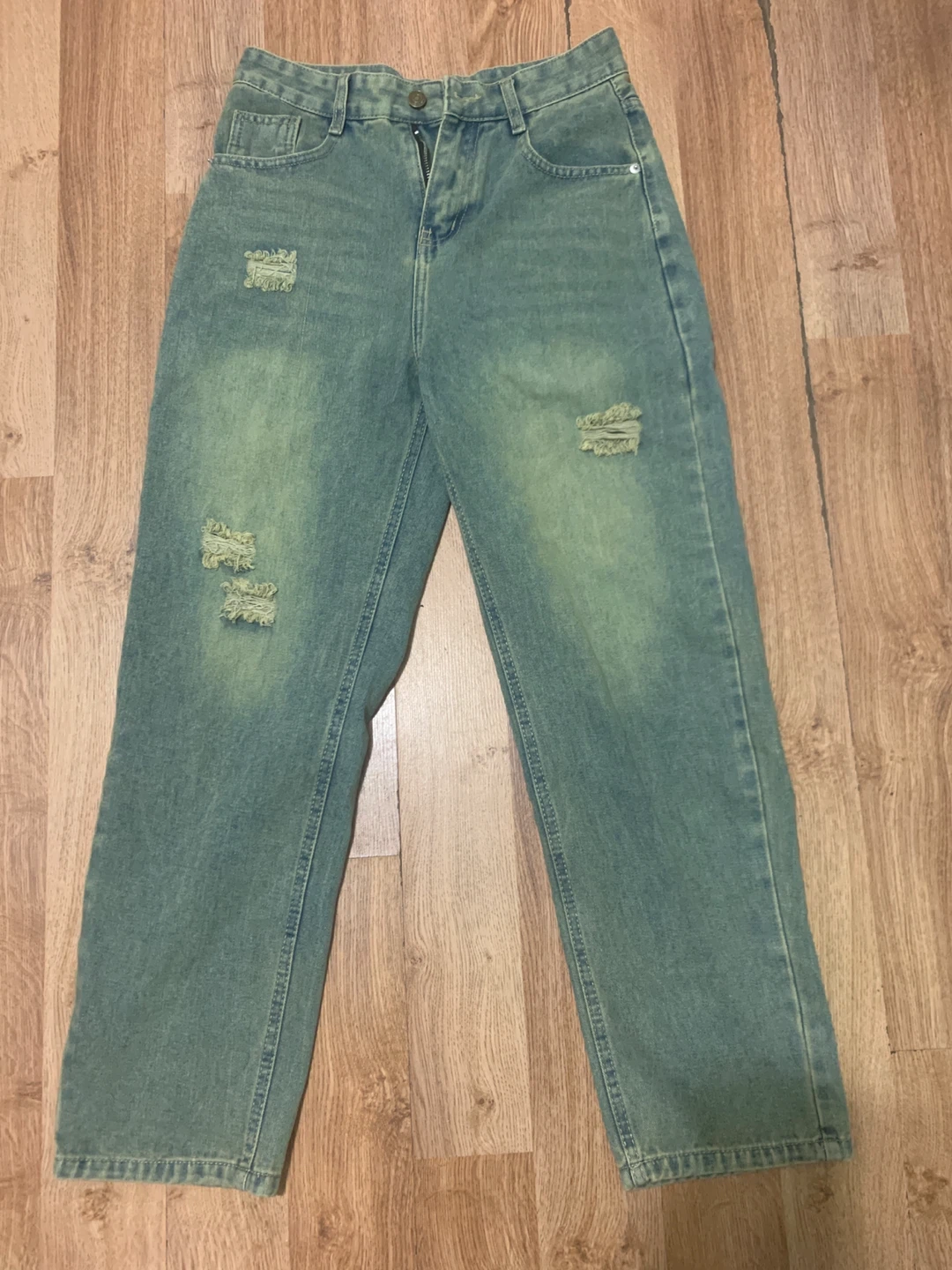 Light Wash Ripped Jeans