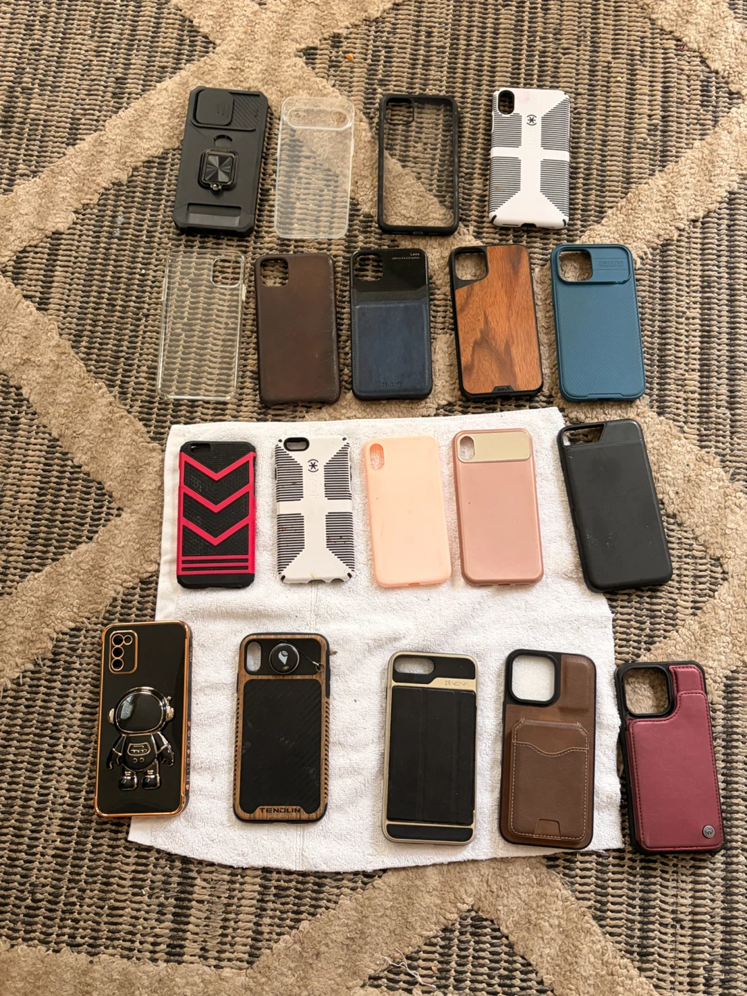 19 Assorted iPhone Pro Max Cases For the Last 5 Model Years - photo 3