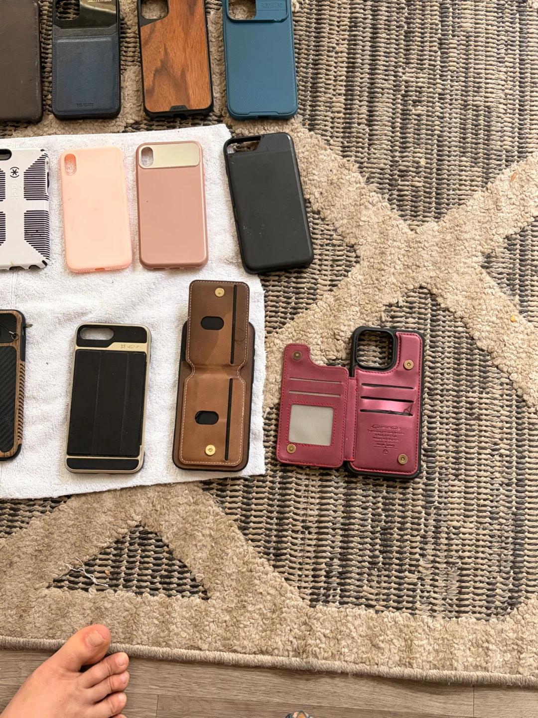 19 Assorted iPhone Pro Max Cases For the Last 5 Model Years - photo 4
