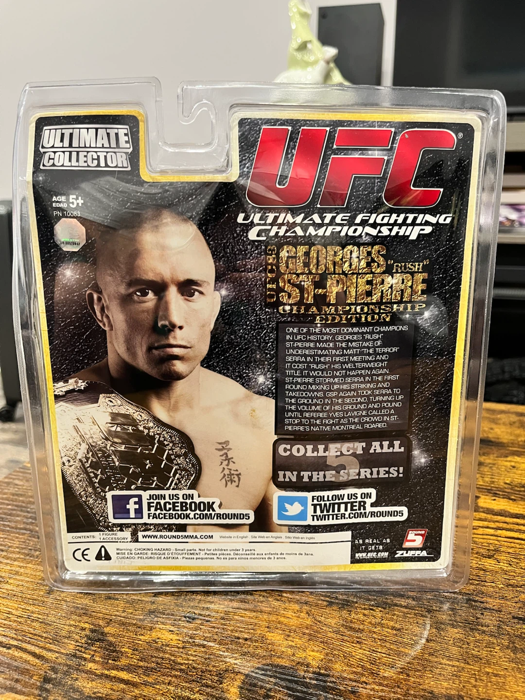 UFC Ultimate Collector Georges St-Pierre Action Figure - photo 2