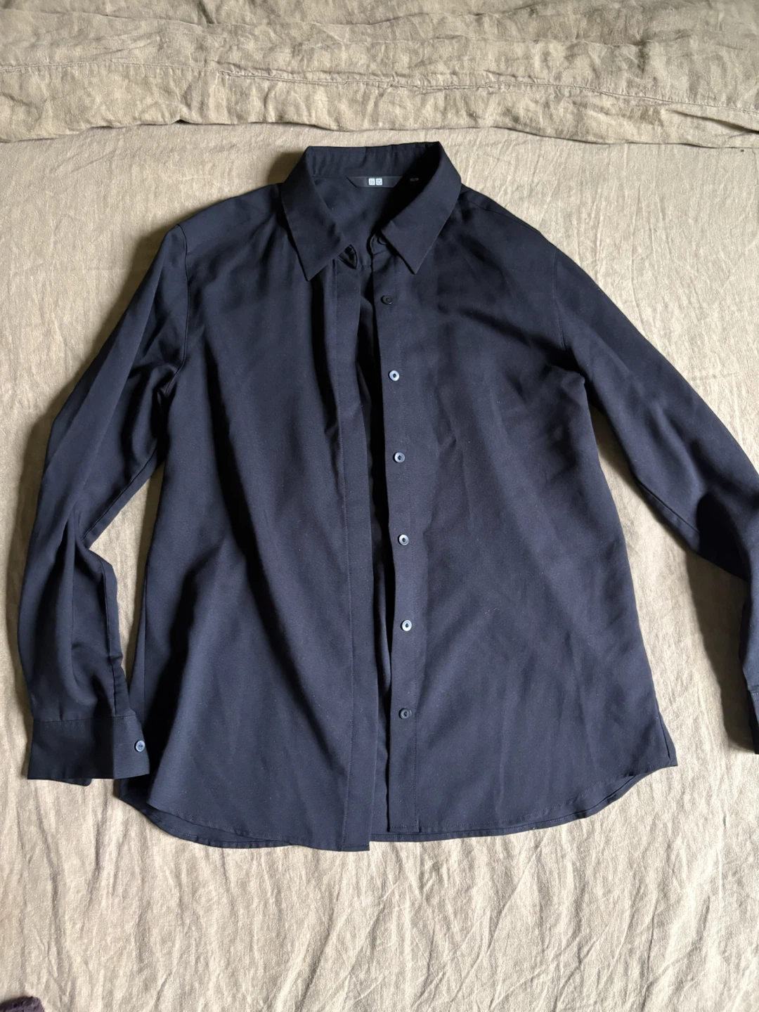 UNIQLO Black Long-Sleeve Button-Up Shirt