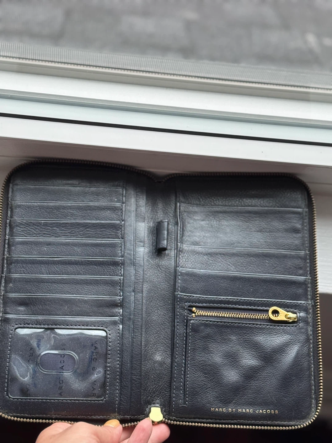 Marc by Marc Jacobs Black Leather Zip Around Wallet - photo 2