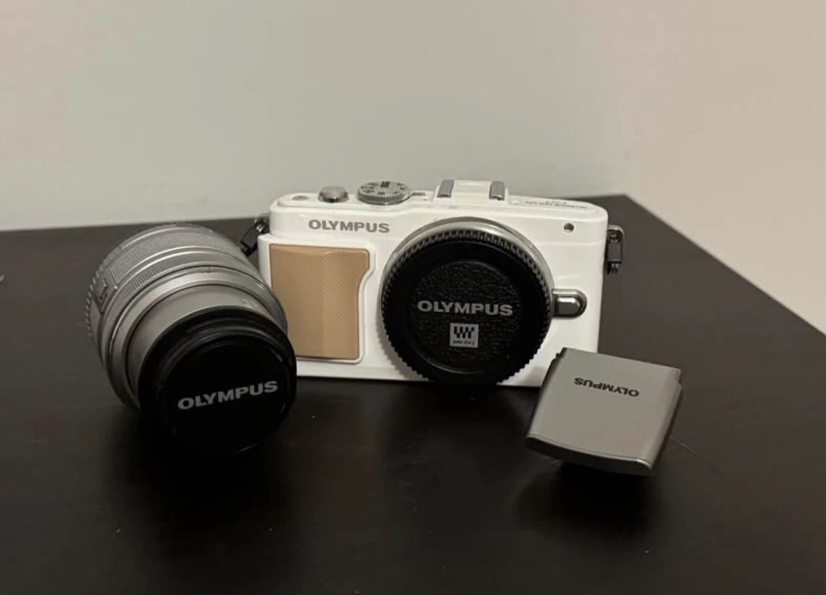 Olympus PEN E-PL5 Digital Camera with 14-42mm Lens