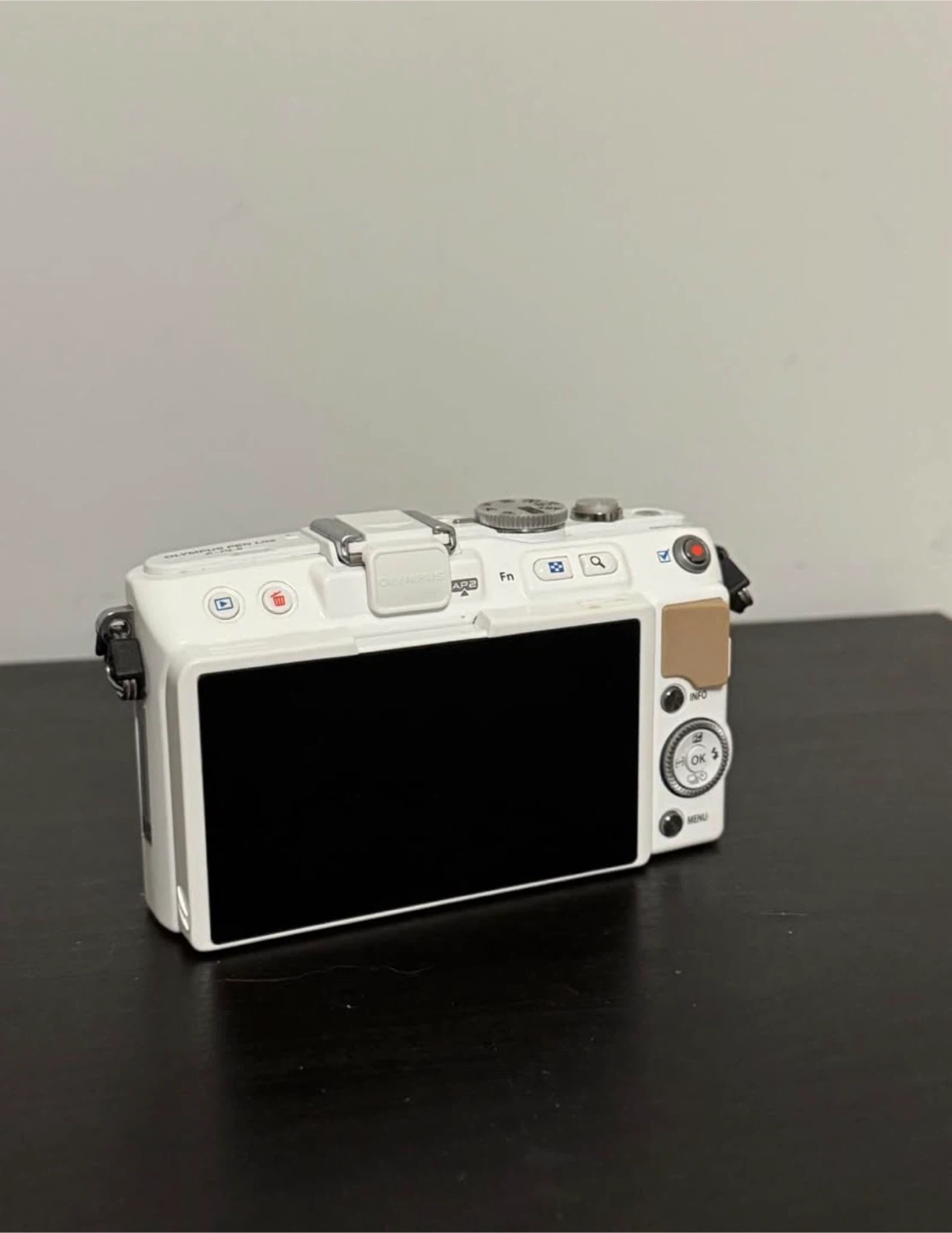 Olympus PEN E-PL5 Digital Camera with 14-42mm Lens - photo 3