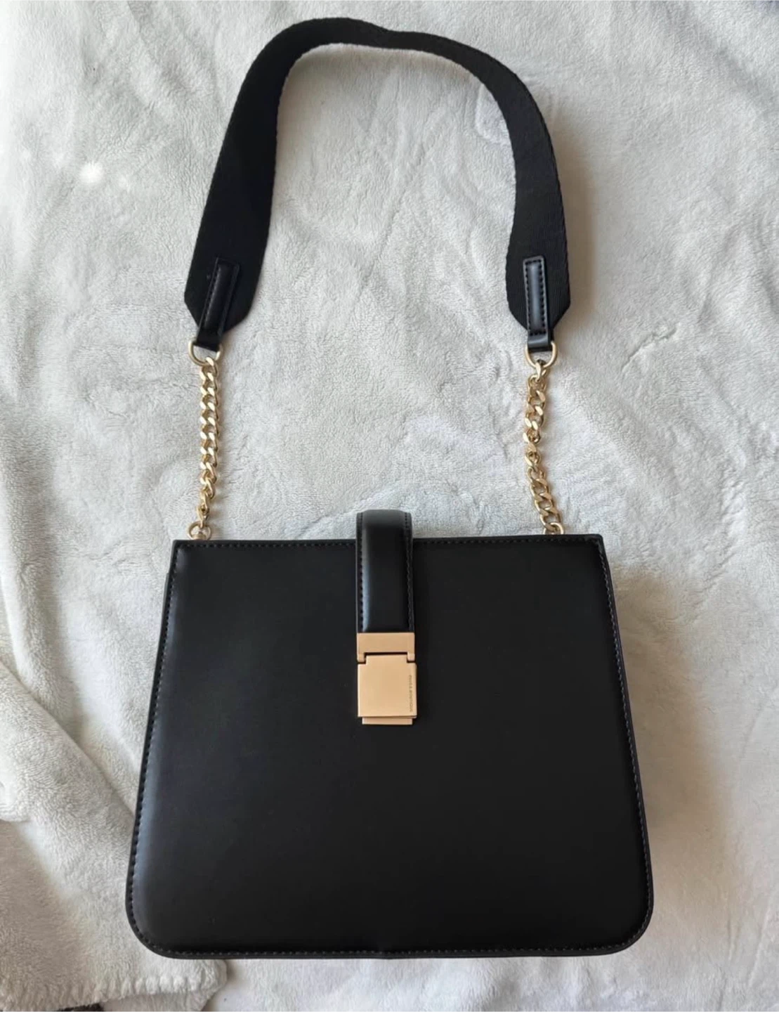 Black shoulder/crossbody bag