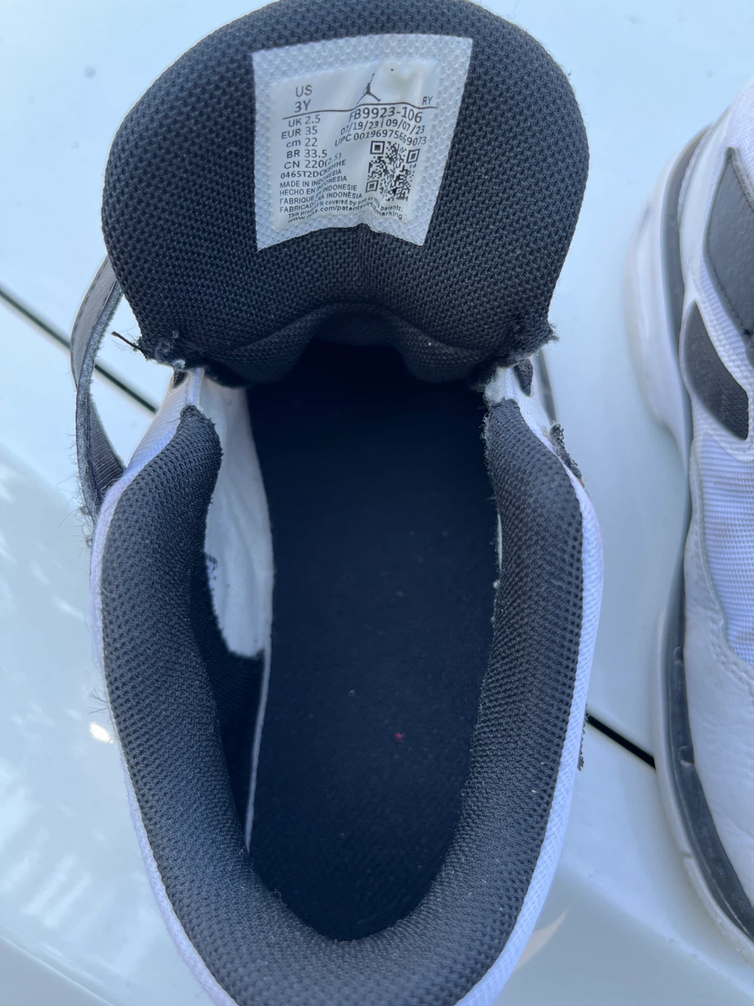 Jordan Sneakers - White/Black - Size 3Y - photo 3
