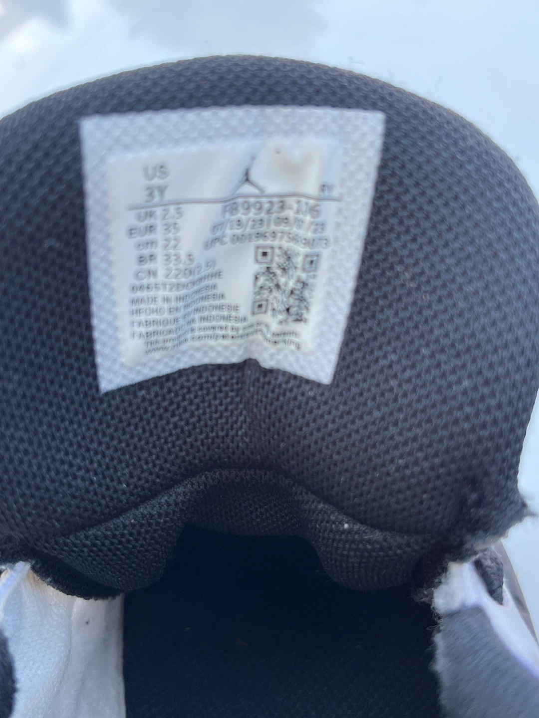 Jordan Sneakers - White/Black - Size 3Y - photo 4