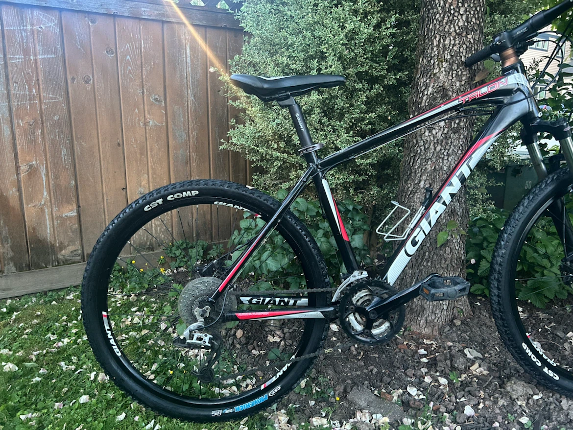 Giant Mountain Bike - photo 2