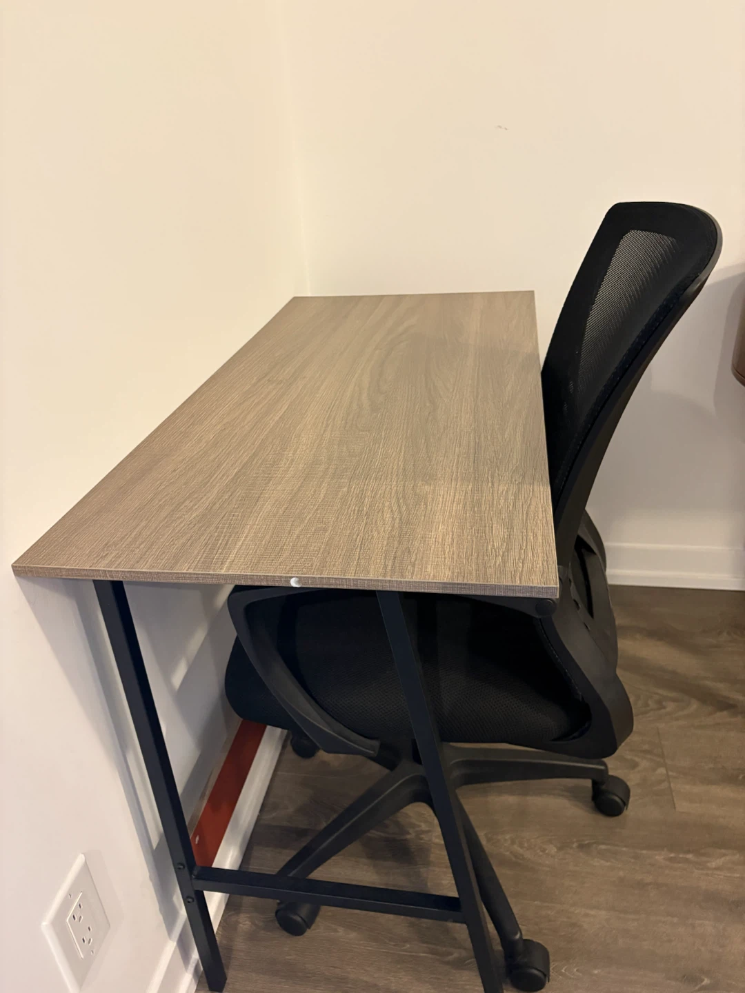 Work Desk and Black Chair - photo 4