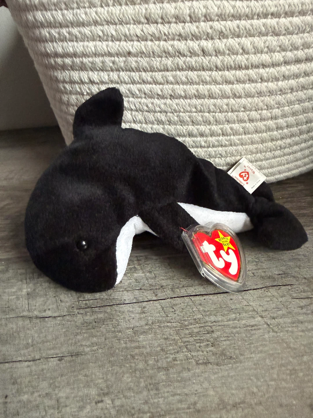 Ty Beanie Babies Waves Killer Whale Plush