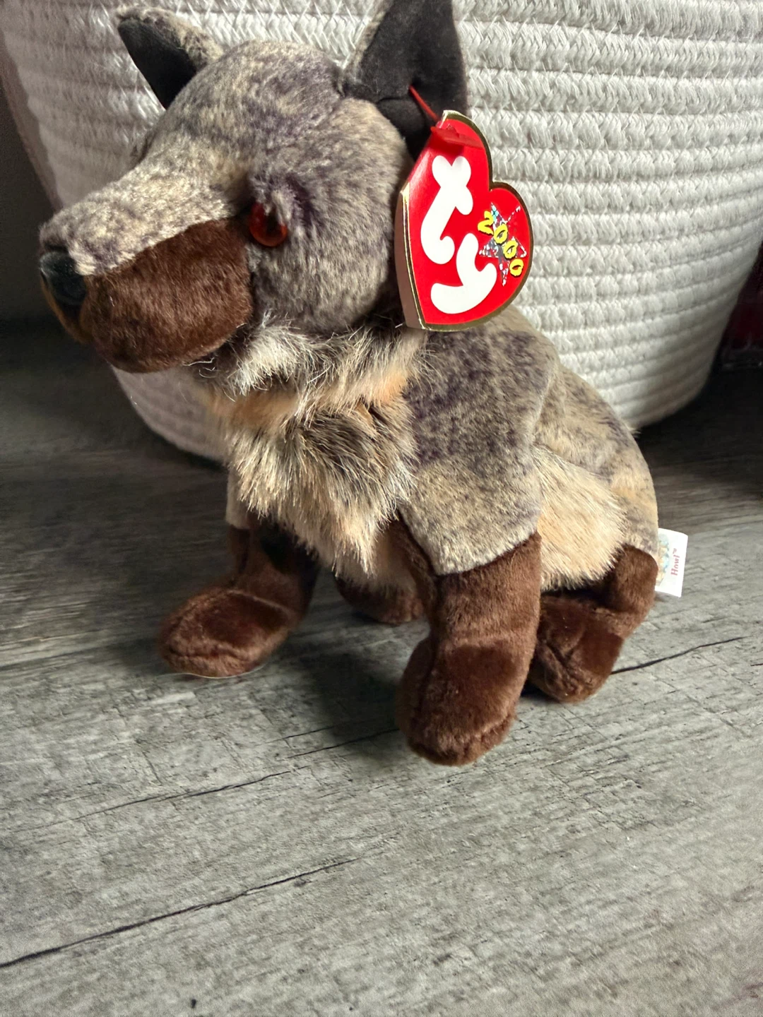 Ty Beanie Baby Howl "Who wants to play?"
