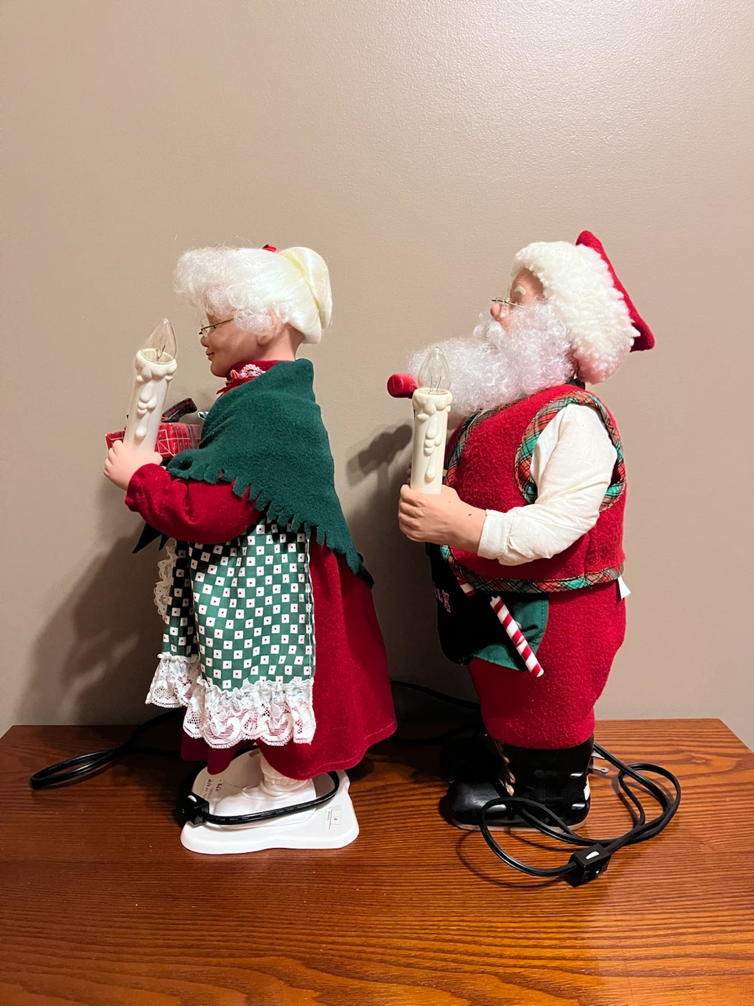 VINTAGE (1994) SANTA & MRS. CLAUS ELECTRIC FIGURINES - photo 3