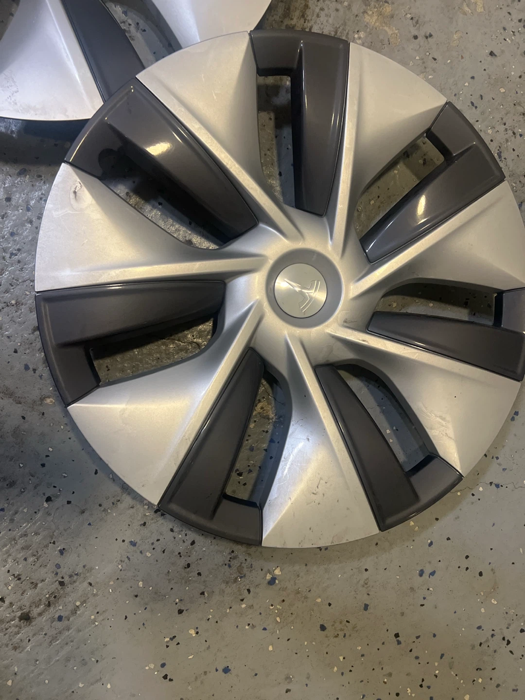 Set of 4 Tesla Model Y Hubcaps - photo 2
