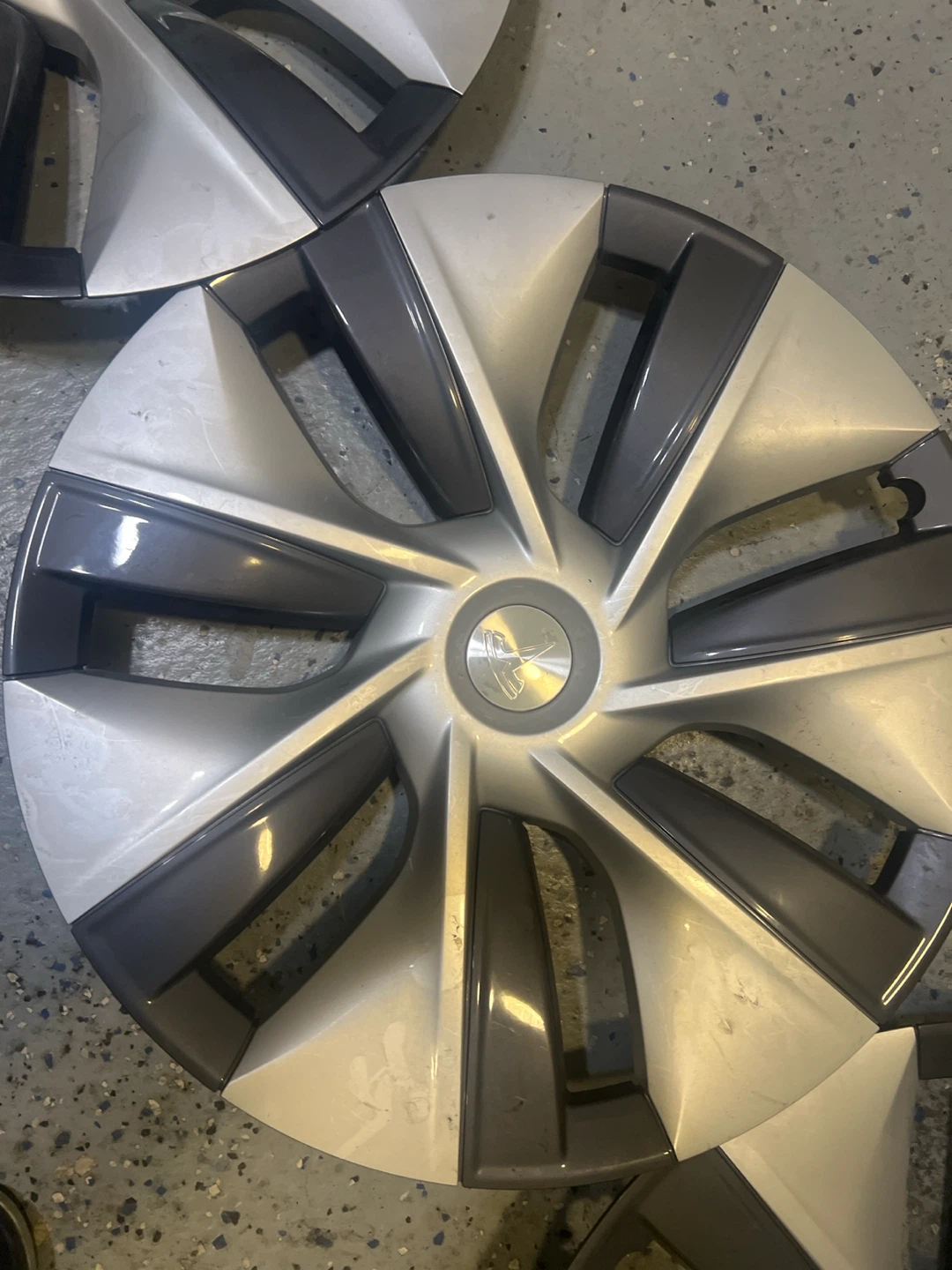 Set of 4 Tesla Model Y Hubcaps - photo 4