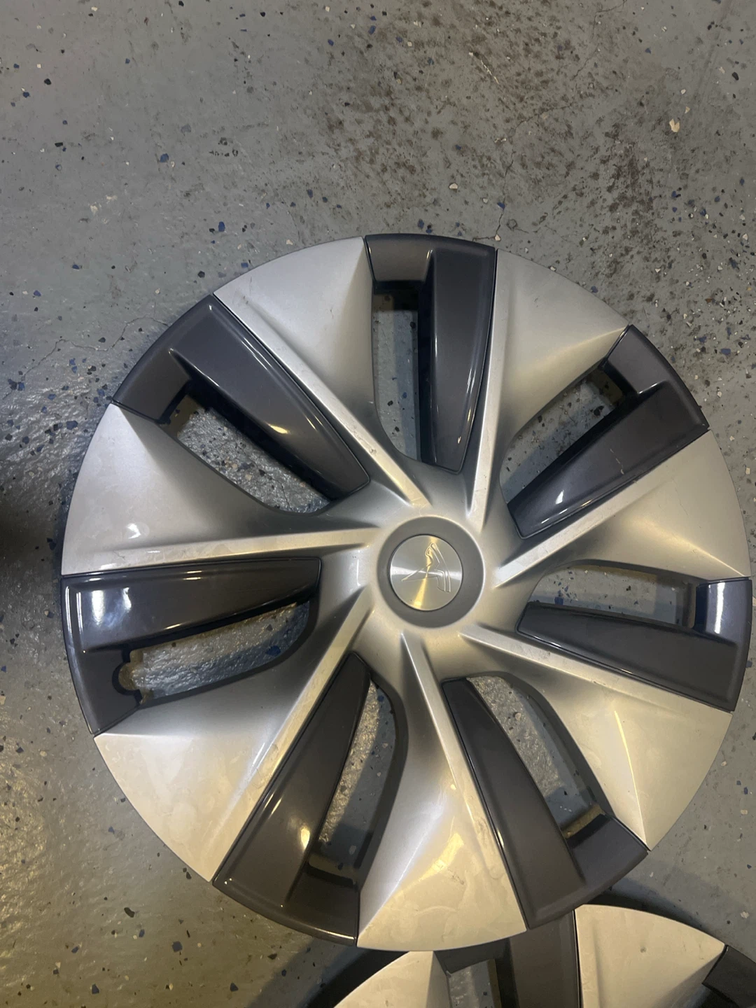 Set of 4 Tesla Model Y Hubcaps - photo 5