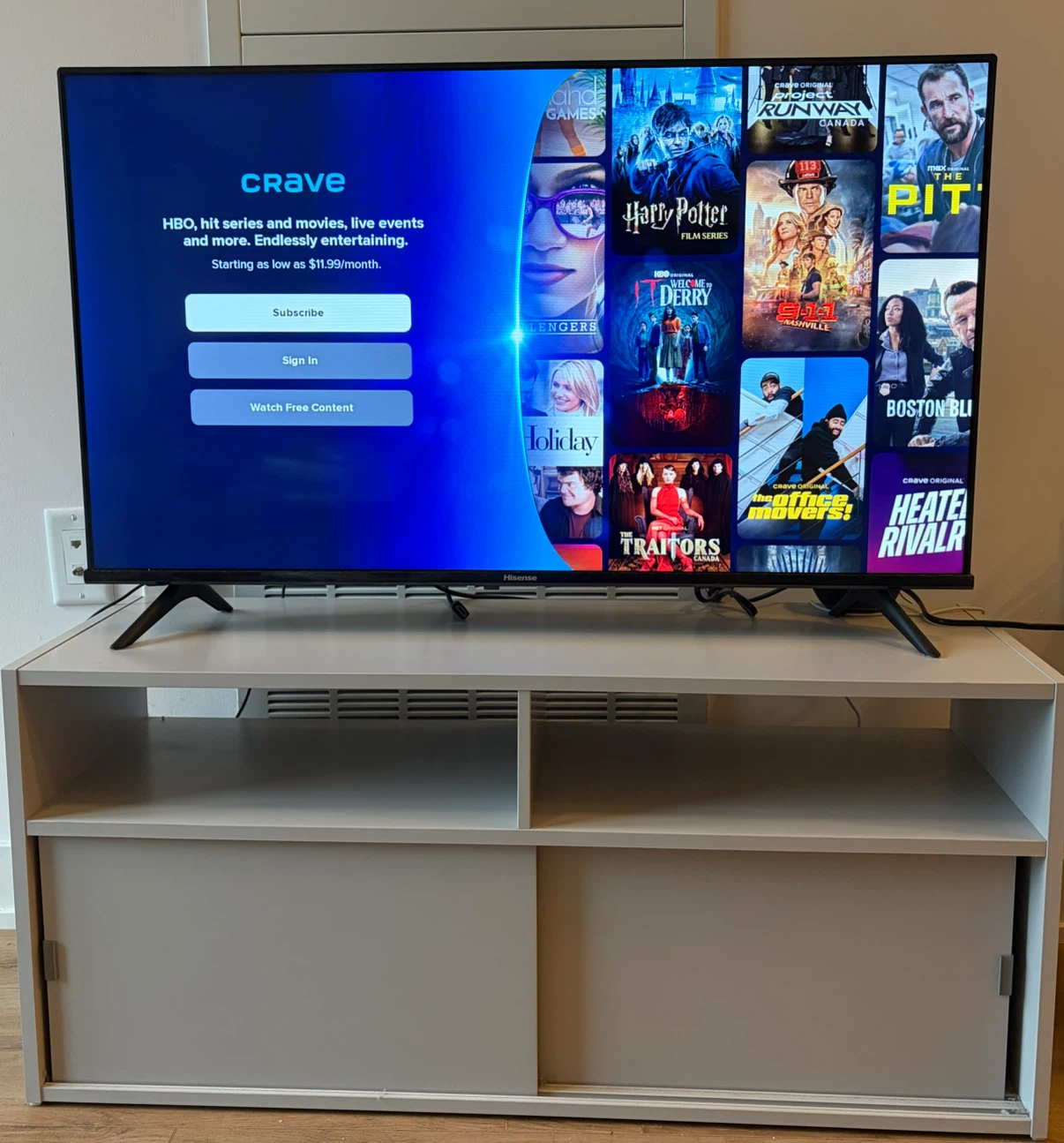 Hisense 40” TV + IKEA Spiksmed TV bench