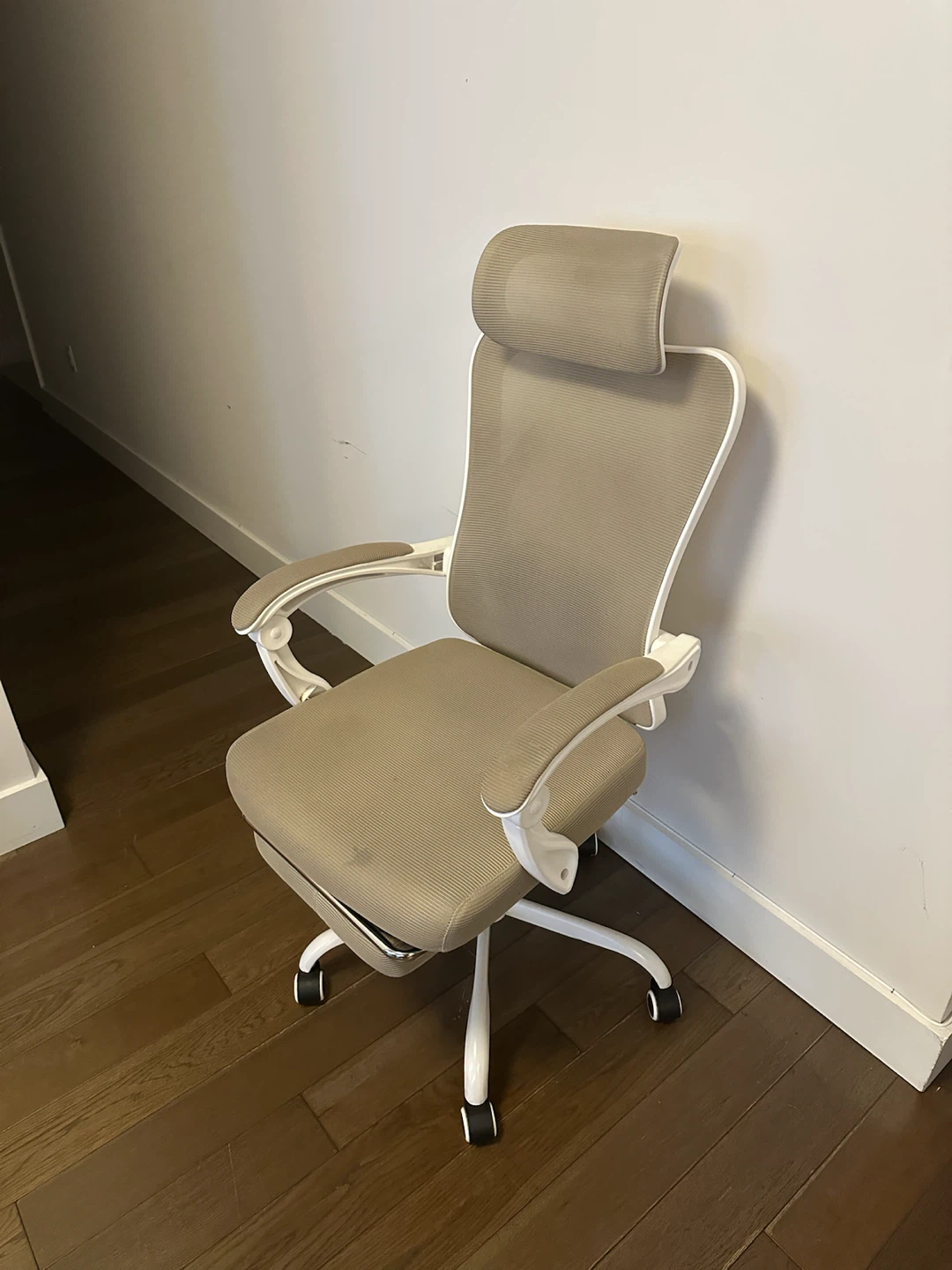 Office Chair with Footrest