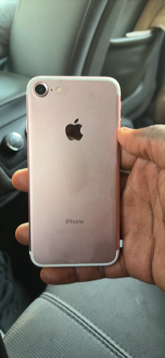 Rose Gold iPhone 7 - photo 2
