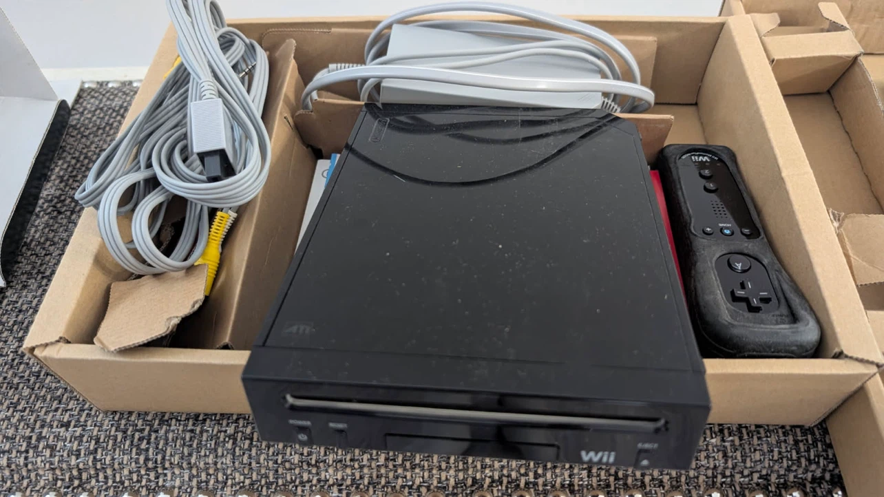Nintendo Wii Console with Super Mario Bros. Wii - Modded - photo 2