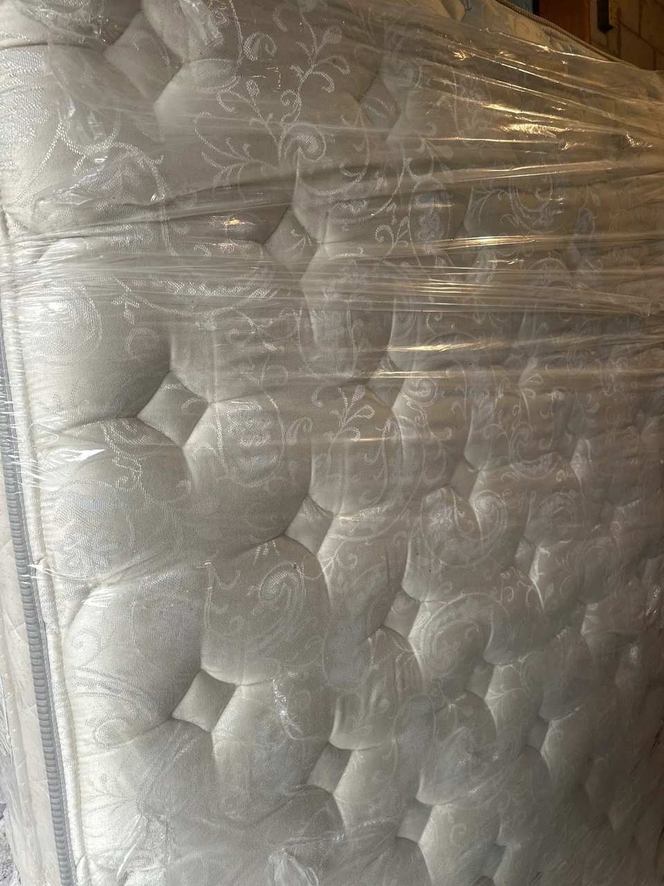 FULL/DOUBLE MATTRESS AND BOX SPRING