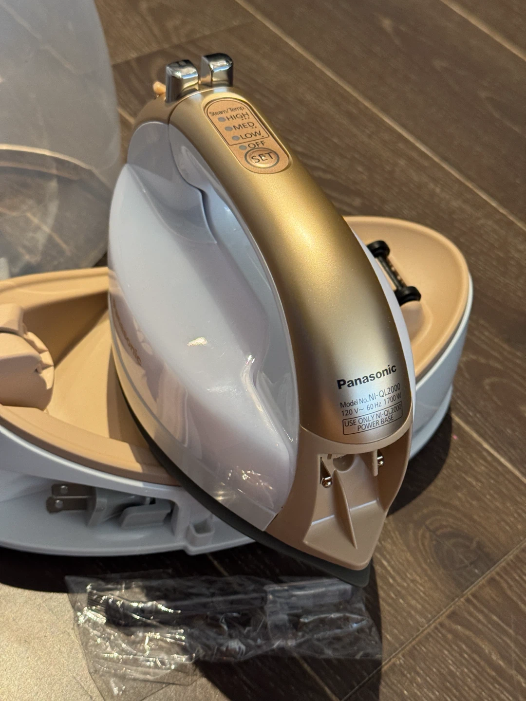 (READ FIRST) Panasonic NI‑QL2000N Cordless Ceramic Quilting Iron - photo 2