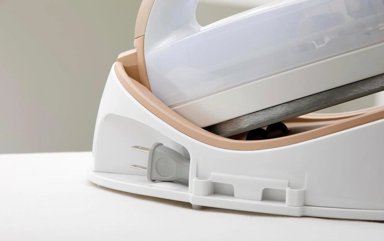 (READ FIRST) Panasonic NI‑QL2000N Cordless Ceramic Quilting Iron - photo 4
