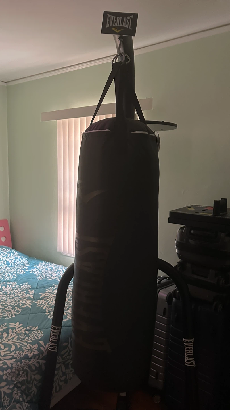 Everlast Punching Bag and Stand - photo 2