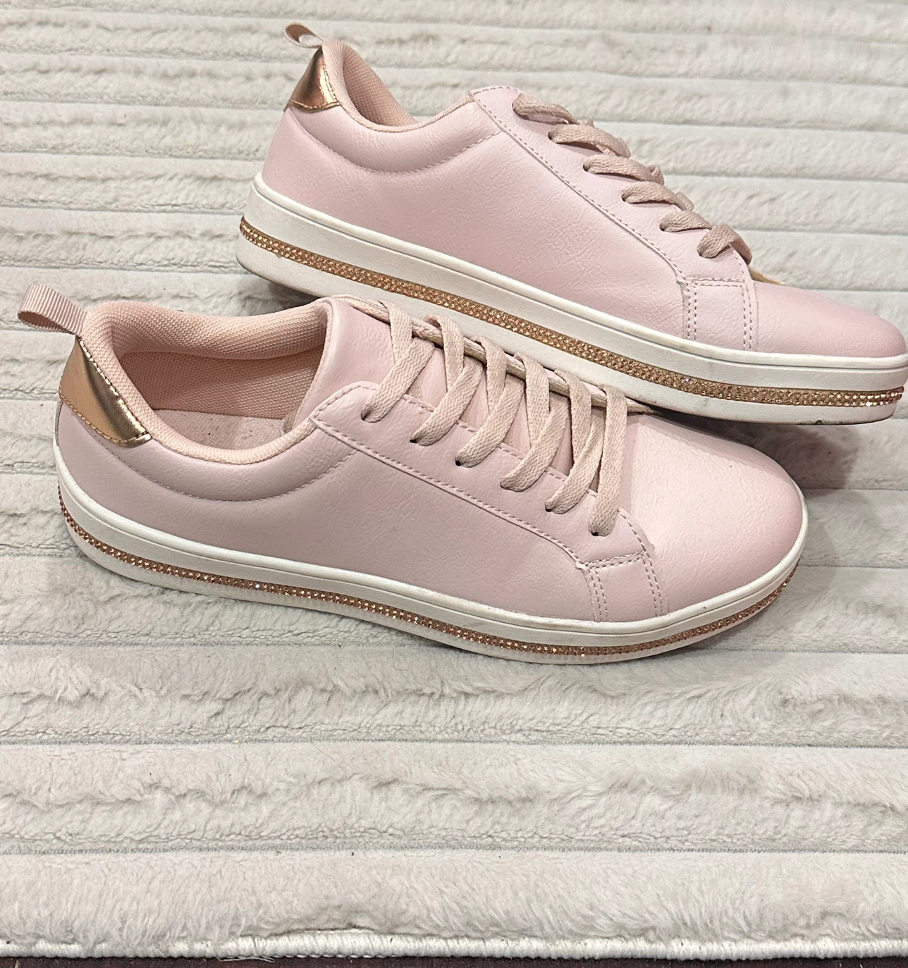 EUC Pink/gold women’s size 8