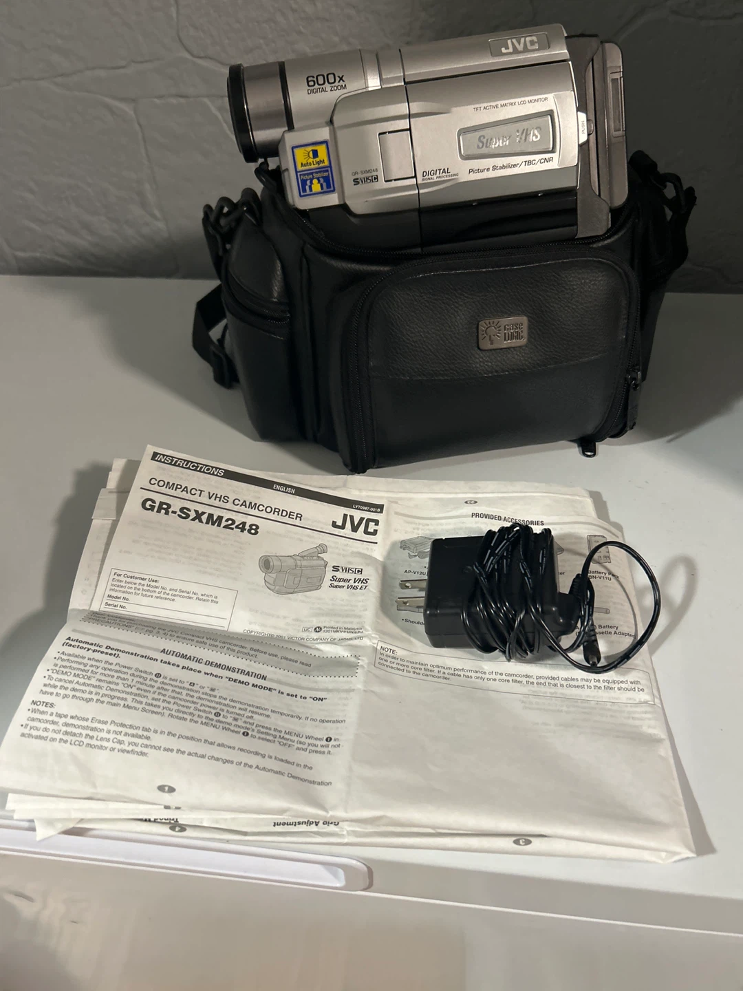 JVC GR-SXM248 Compact VHS Camcorder - photo 3