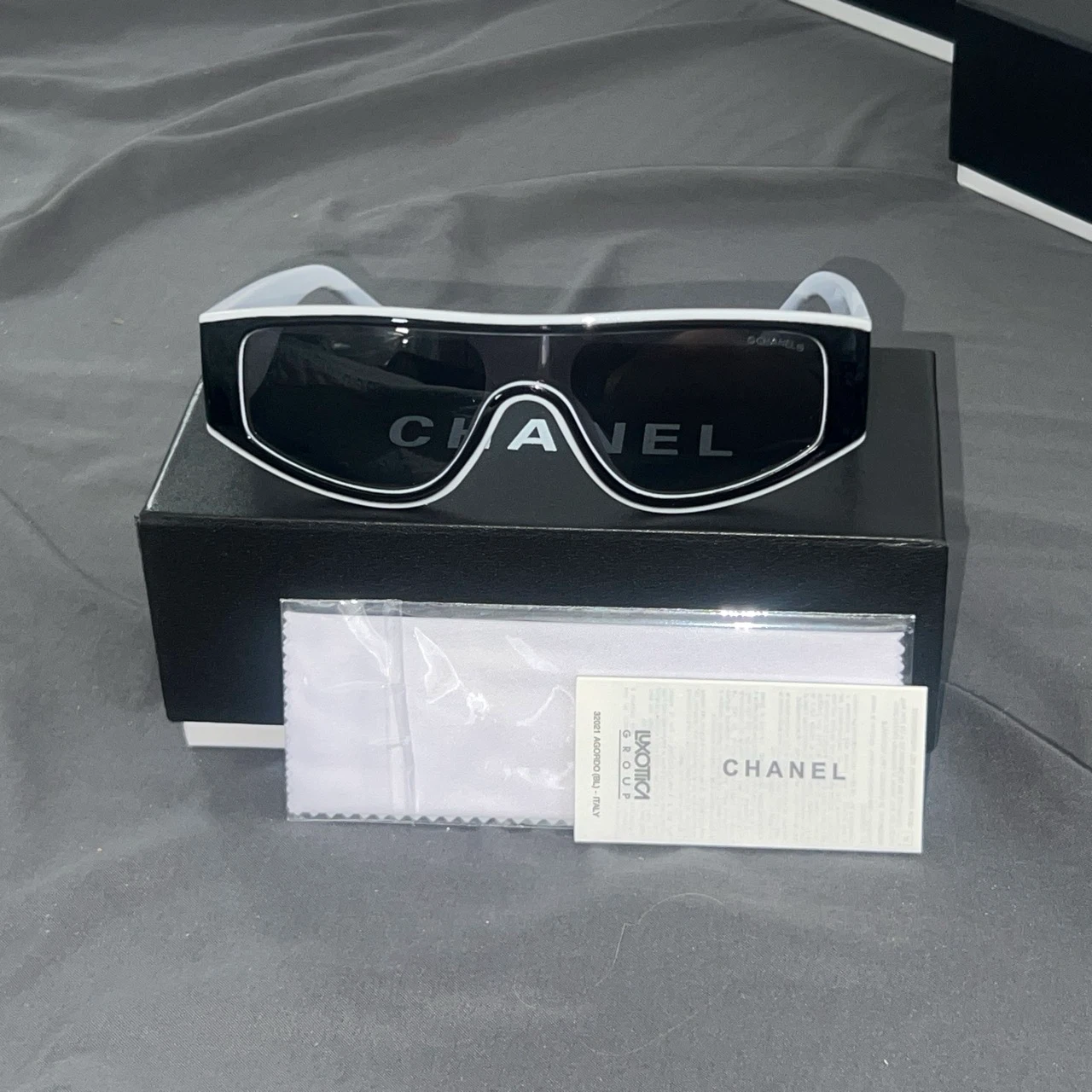 CHANEL Sunglasses Cat Eyes Black & White Delivery Available - photo 2