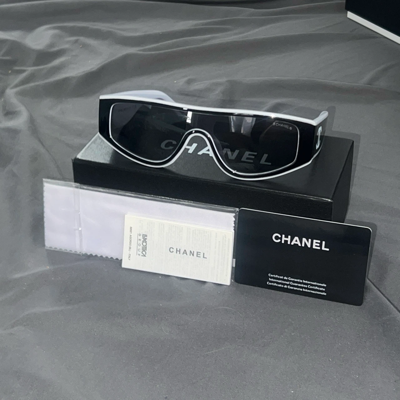 CHANEL Sunglasses Cat Eyes Black & White Delivery Available - photo 4