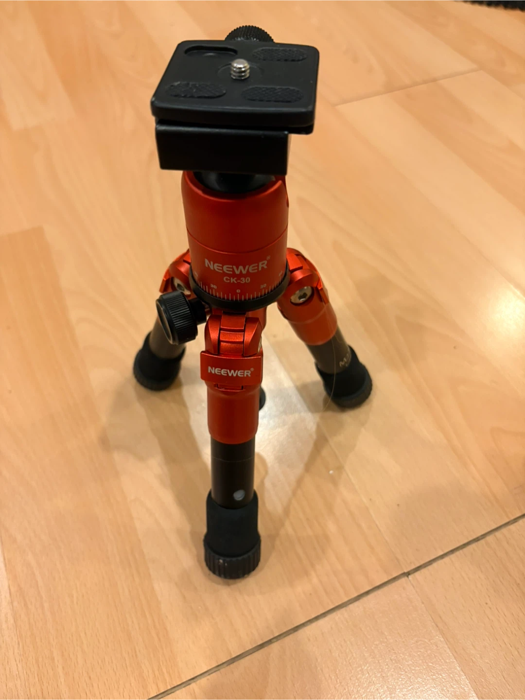 Neewer CK-30 Mini Tripod - photo 2
