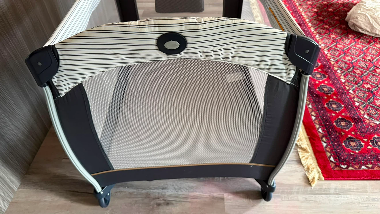 Graco Pack 'n Play play yard w/ Portable Seat & Changer - photo 2