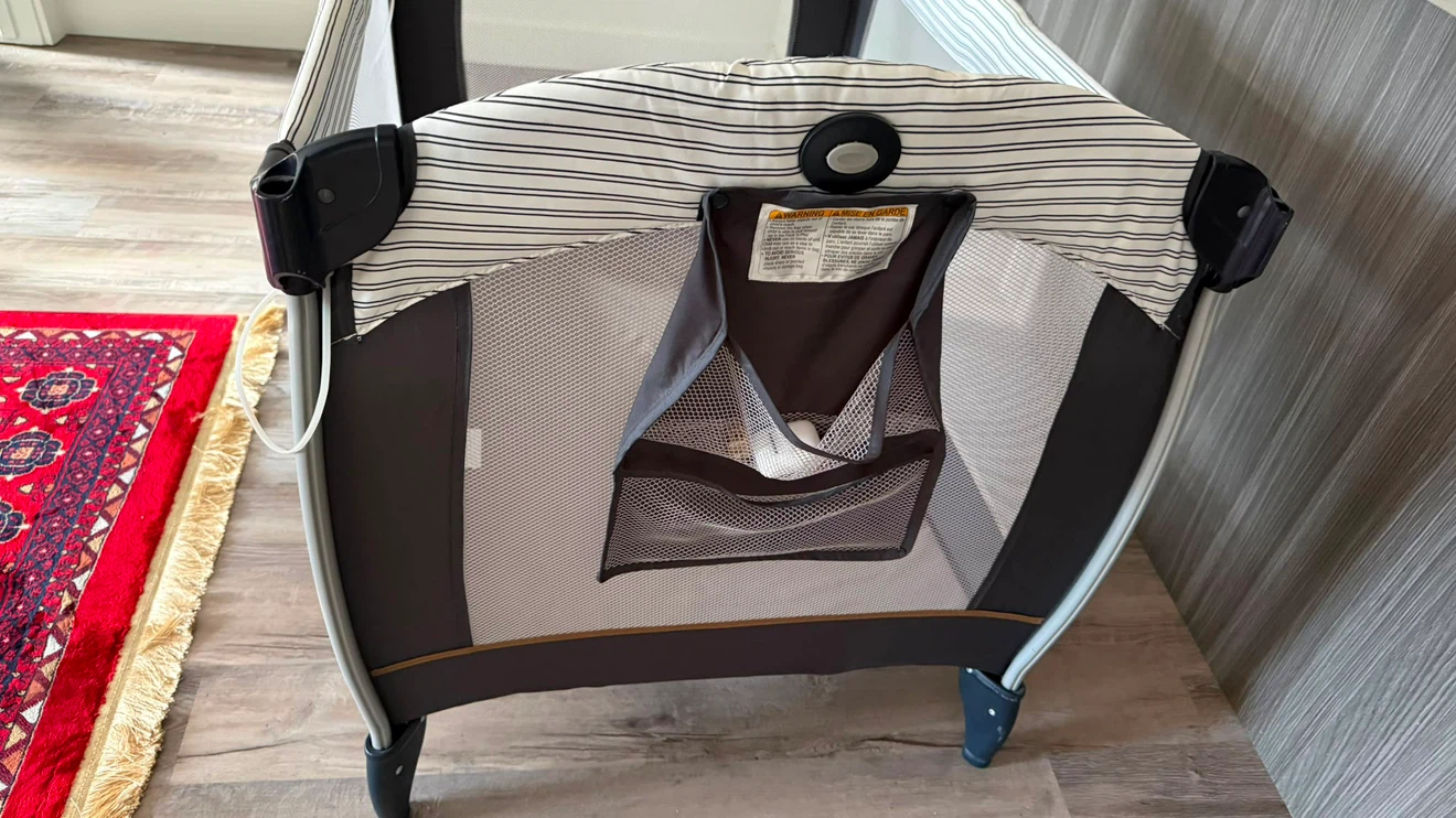 Graco Pack 'n Play play yard w/ Portable Seat & Changer - photo 3