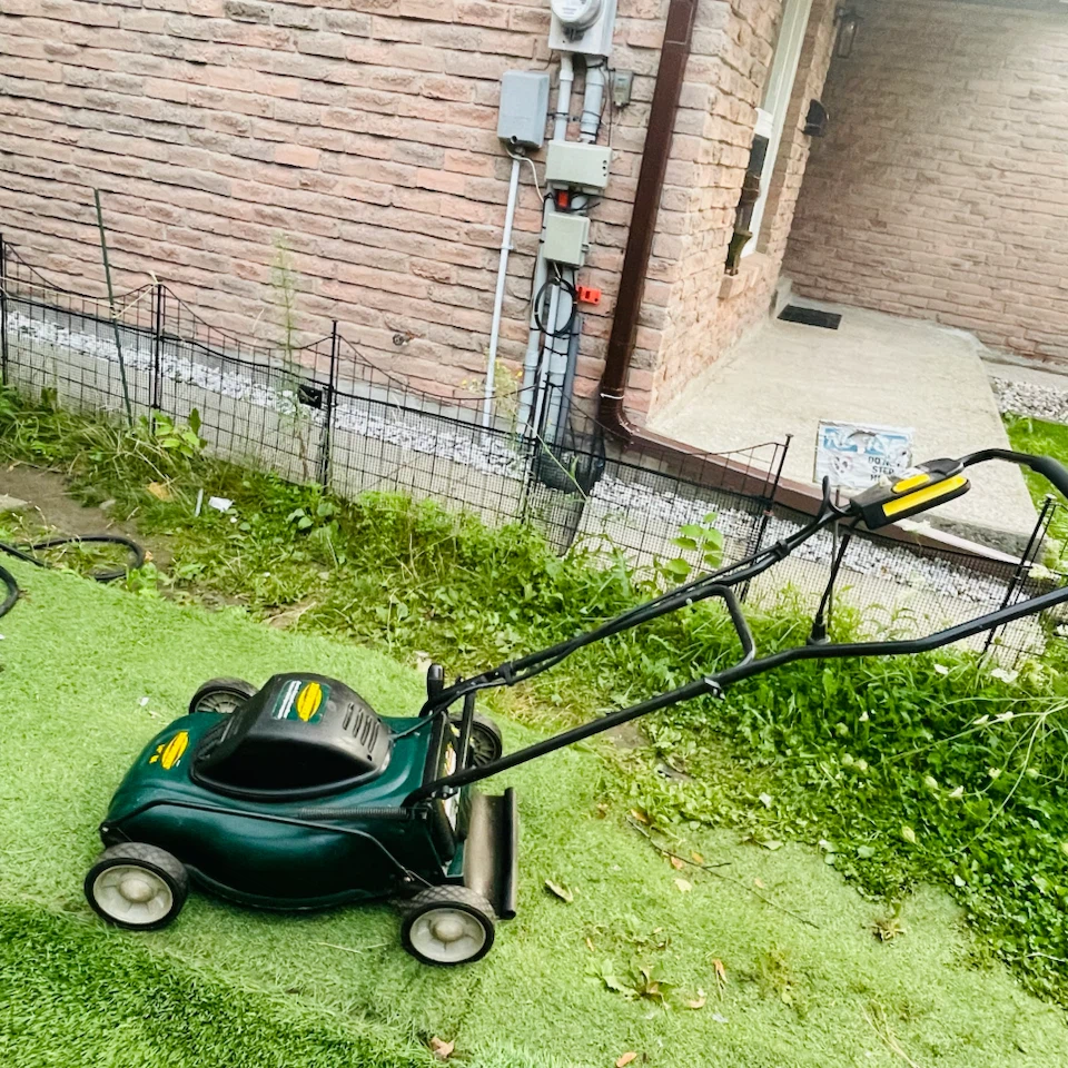 Excellent condition Yardworks Electric Lawn Mower 14" 8A - photo 2
