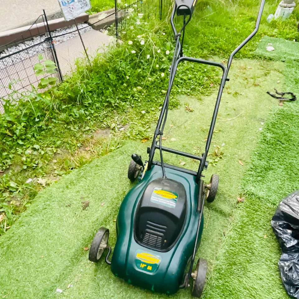 Excellent condition Yardworks Electric Lawn Mower 14" 8A - photo 3