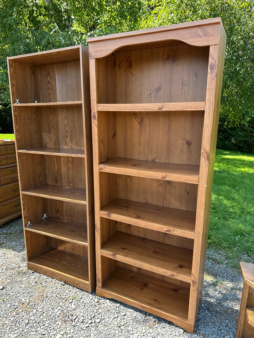 Pair of Vintage Sauder Oak Finish Bookcases (CAN DELIVER) - photo 4