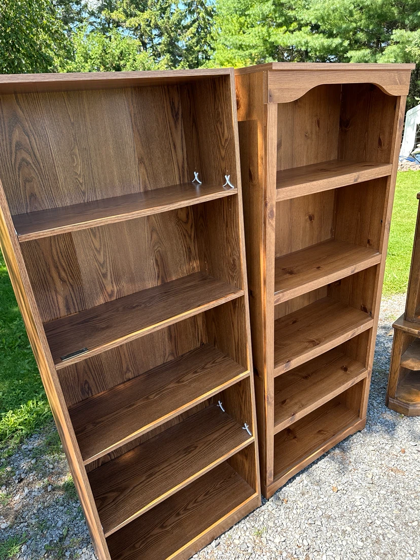 Pair of Vintage Sauder Oak Finish Bookcases (CAN DELIVER) - photo 5