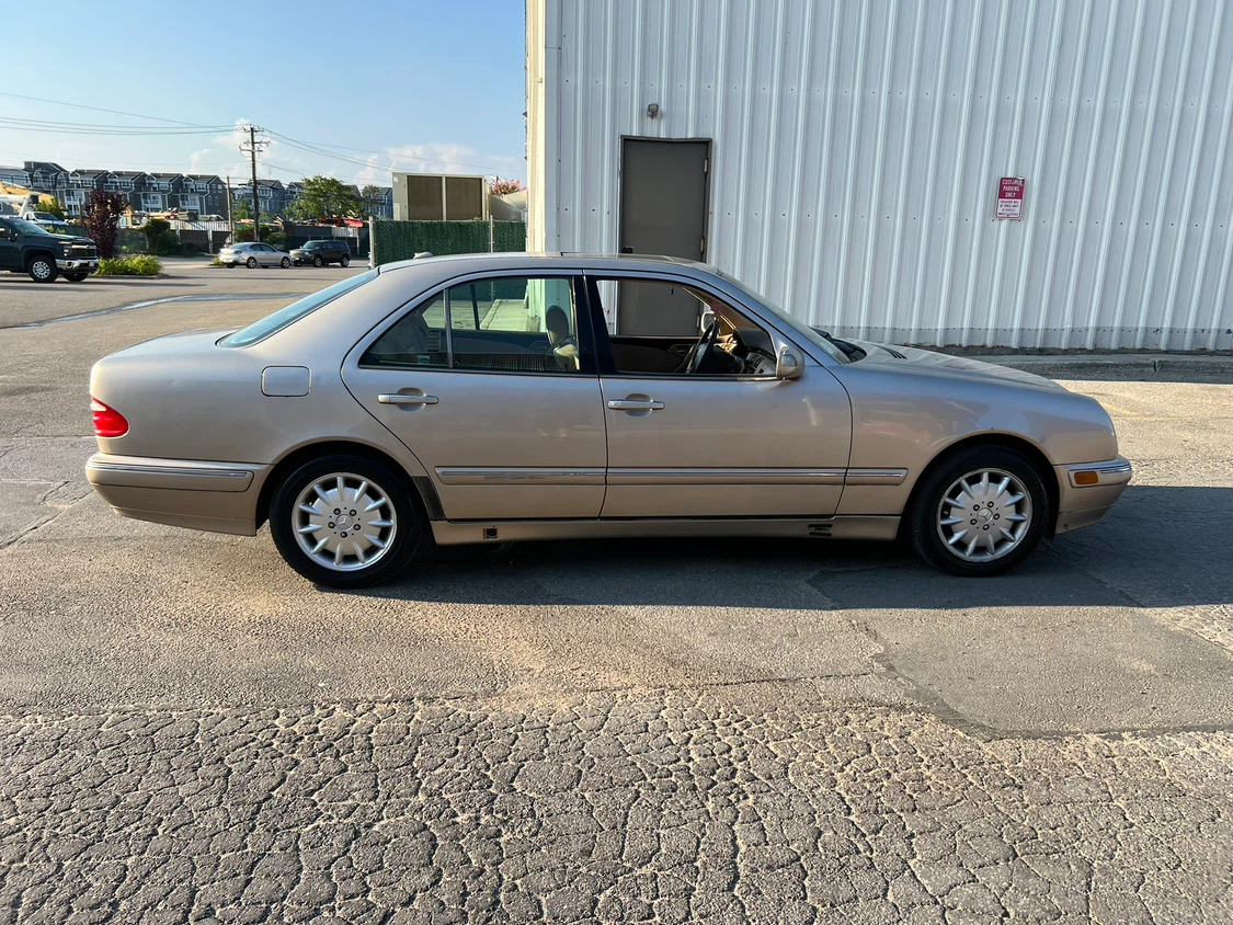 2000 Mercedes-Benz E320 AWD Runs perfect - photo 2