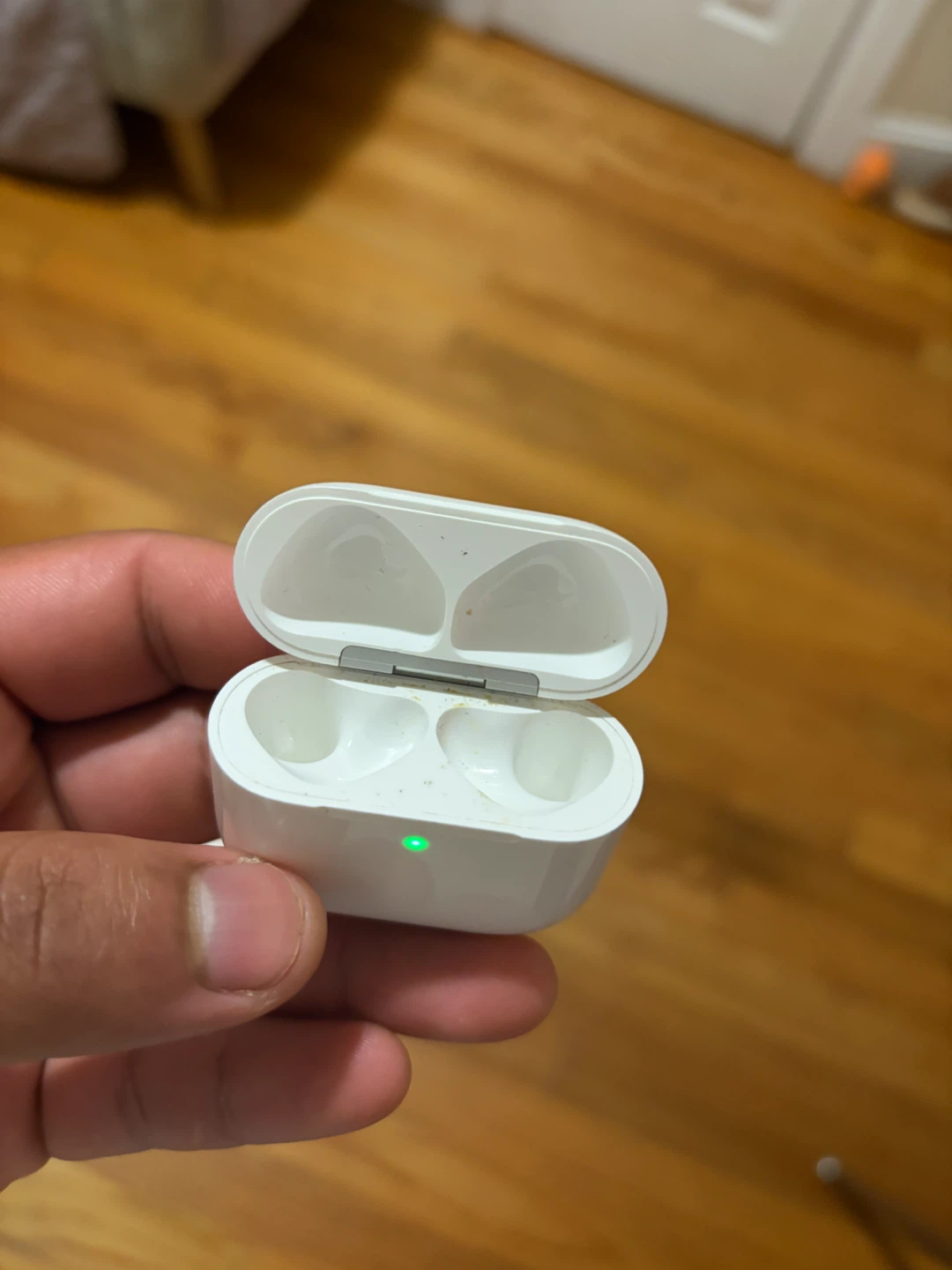 Apple AirPods Pro Charging Case 2 generation - photo 4