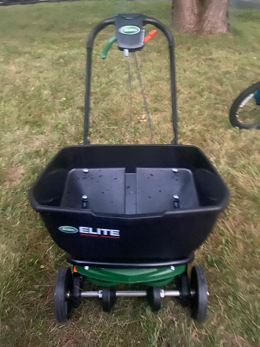 Scotts Elite Spreader