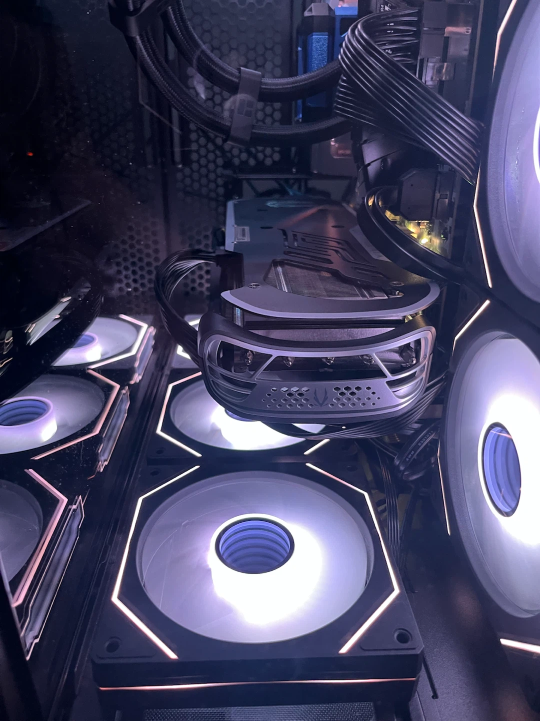 RTX 4070 AMP AIRO SPIDER-MAN™: Across the Spider-Verse Bundle - photo 3