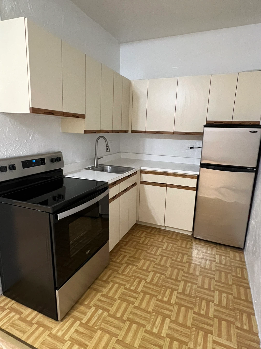 Gold Coast Studio Lease Takeover -Early move in available - photo 2
