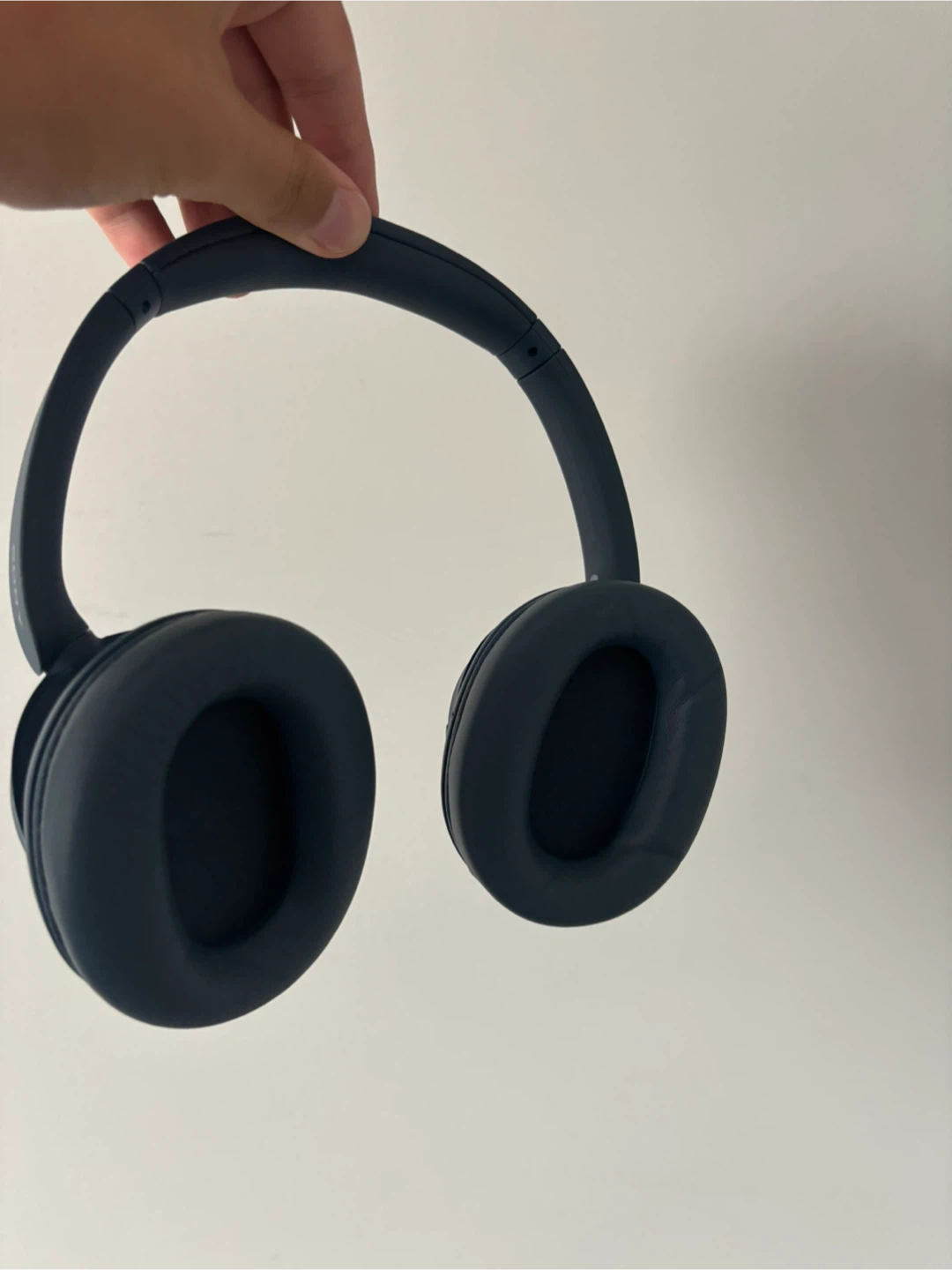 Sony WH-CH720N headphones and a protective case for them - photo 2