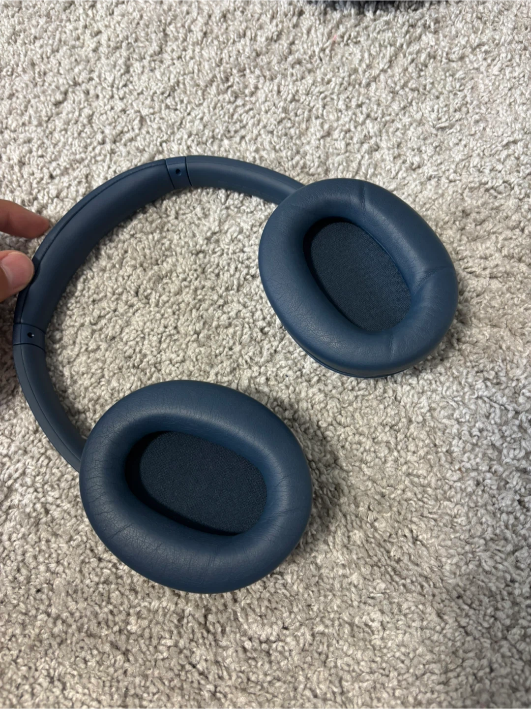 Sony WH-CH720N headphones and a protective case for them - photo 3